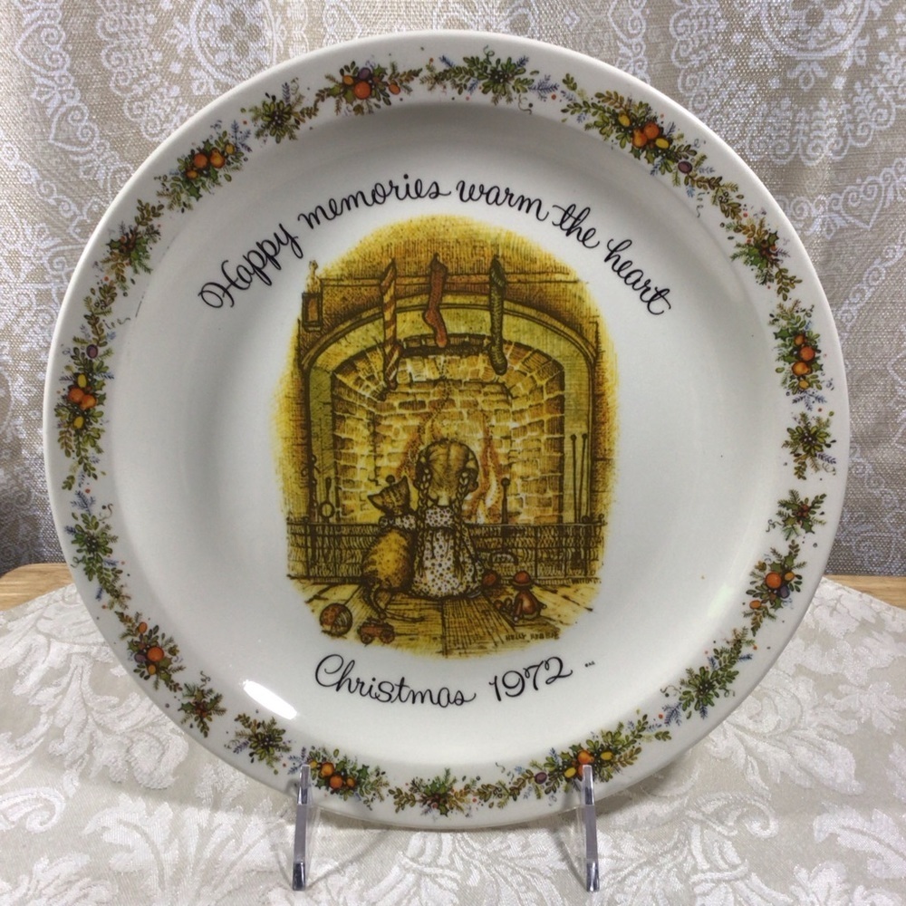 Holly Hobbie Commemorative Edition Christmas 1972 Ceramic Collector’s Plate